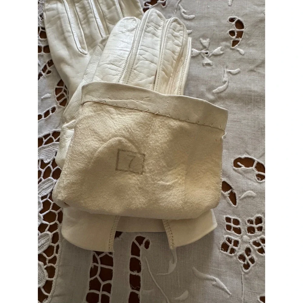 Vintage White Leather Gloves Mid Length Size 7 Formal Wedding Dressy Classic